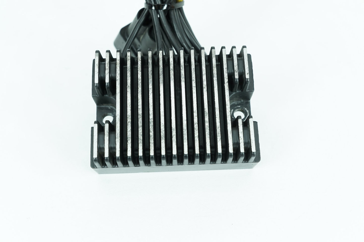 1999 - 2006 Harley-Davidson Dyna Wide Glide Voltage Regulator Rectifier   	74518-99A