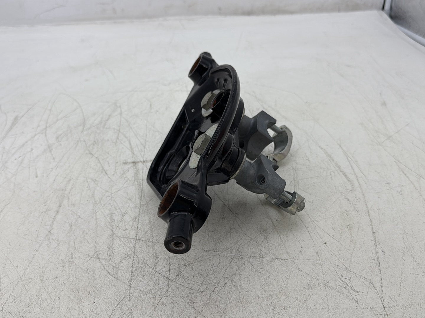 2007 Harley Electra Glide Touring Ultra FLHTCUI OEM Front Fork Upper Triple Tree Clamps