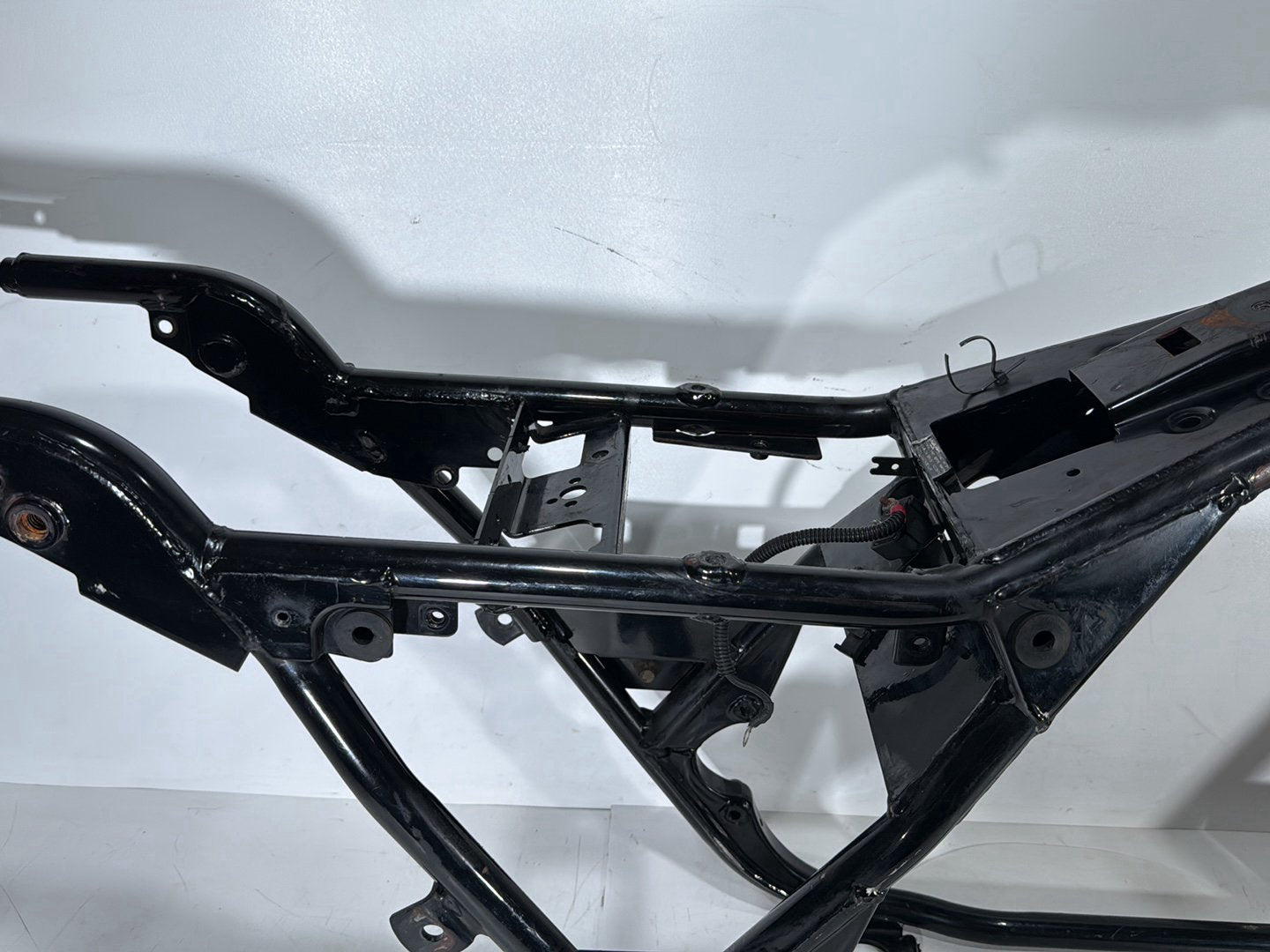 1999 - 2006 Harley-Davidson Touring Electra Glide Classic Body Main Frame Chassis CLN CLR 47900-01