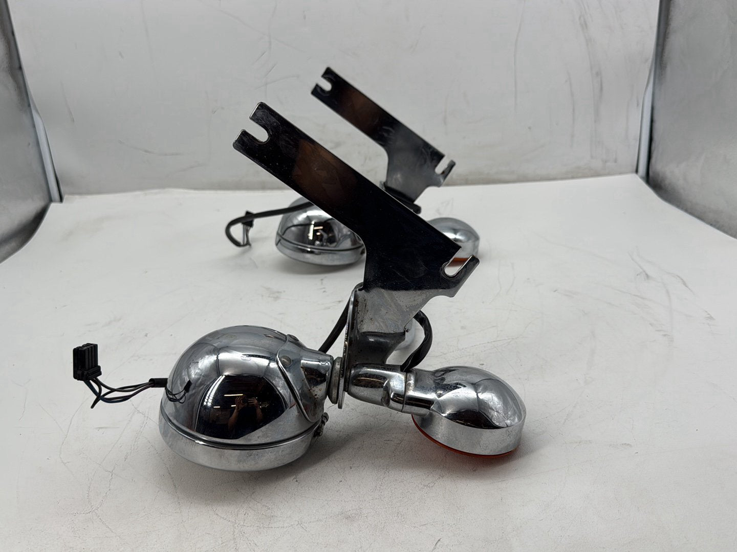 2006 Harley Touring FLHTCI Electra Glide Classic OEM Front Turn Signal Indicators Aux Light Bar