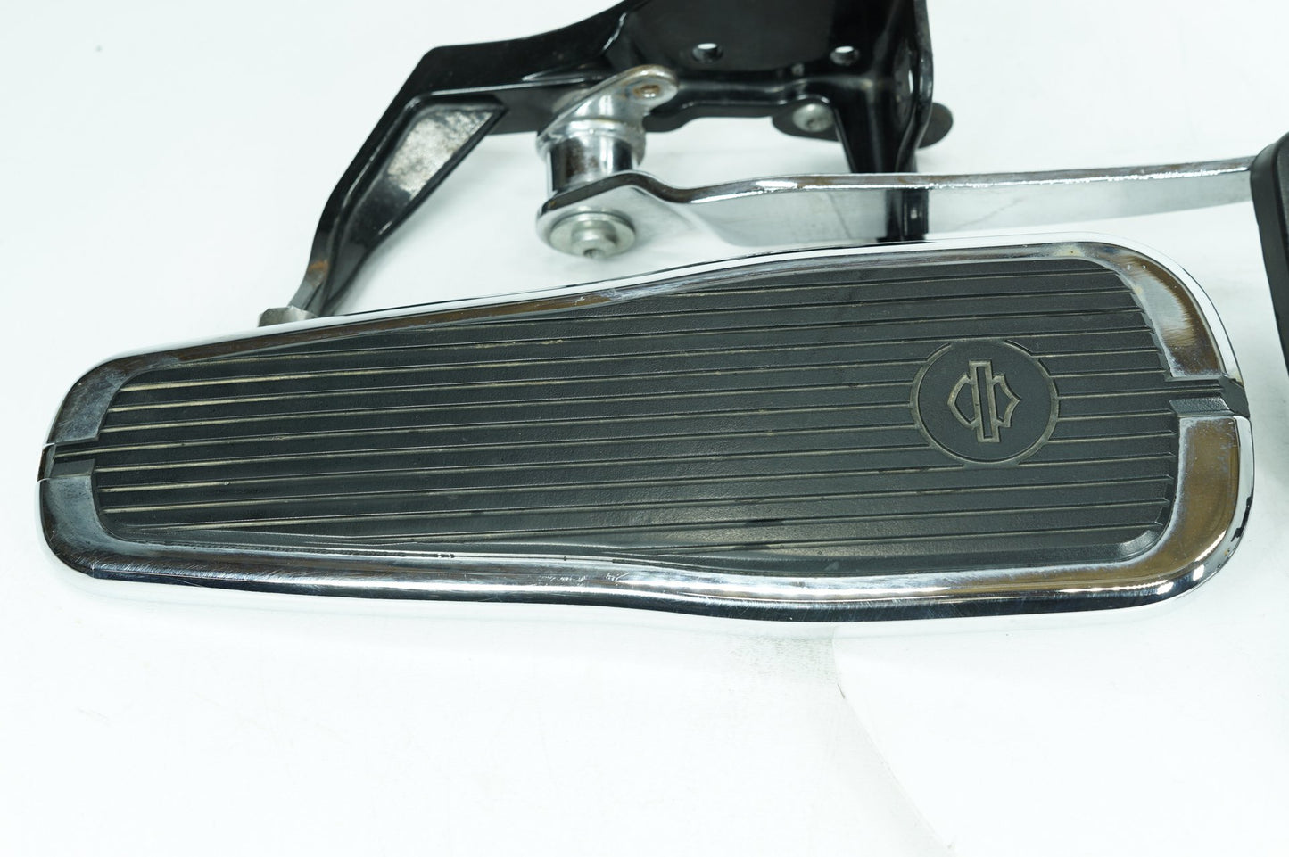 1999 - 2006 Harley-Davidson Softail Deluxe Left Right Driver Floorboard Foot Rest 42431-00A