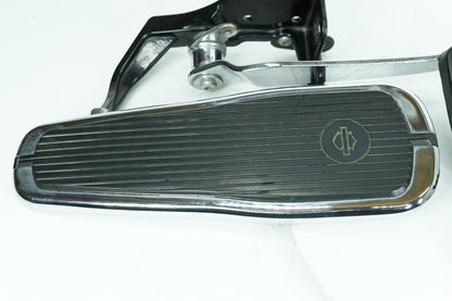 1999 - 2006 Harley-Davidson Softail Deluxe Left Right Driver Floorboard Foot Rest 42431-00A