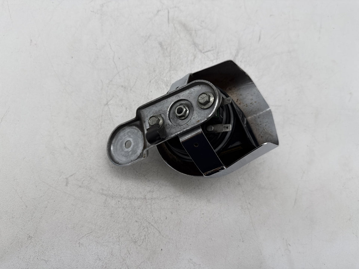 2008 Harley Softail Custom FXSTC OEM Horn Signal Klaxon Chrome Cover