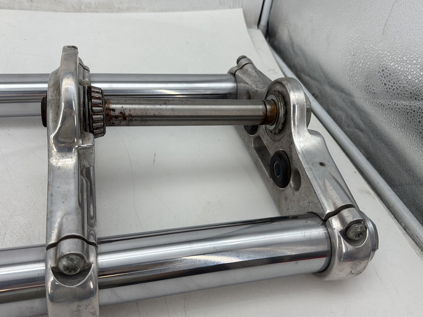2006 Harley Dyna FXDWGI Wide Glide OEM Front Triple Tree Set & LH RH Fork Legs Sliders