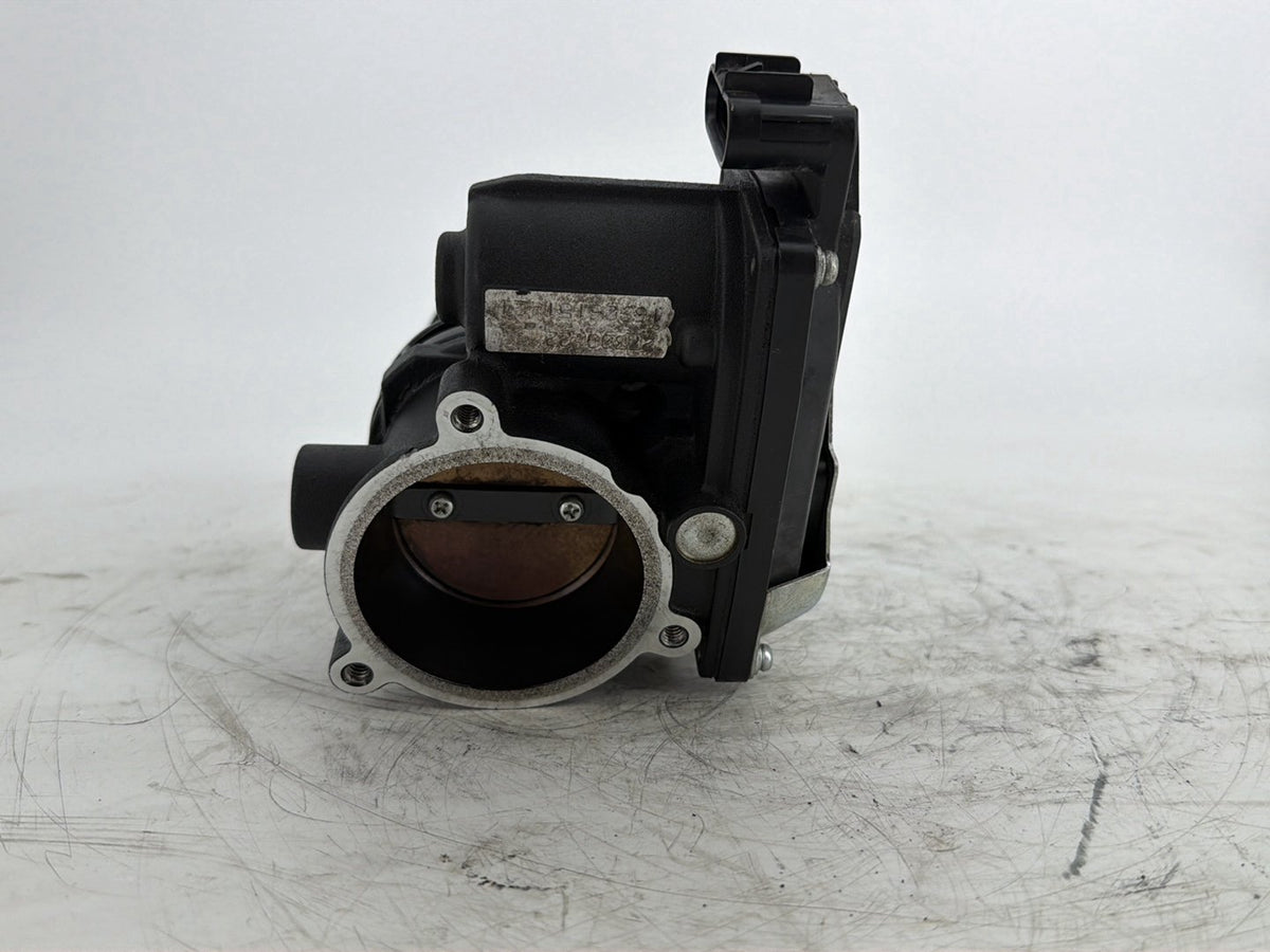 2017 Harley Touring FLHXS Street Glide OEM Engine Intake Manifold Throttle Body