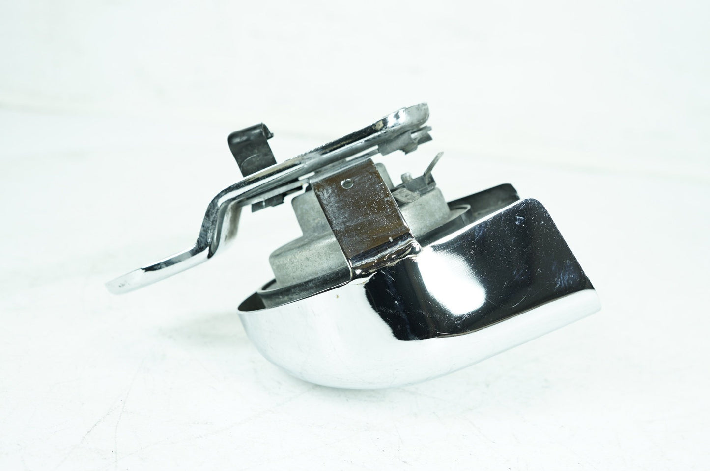2007 - 2013 Harley-Davidson Touring Electra Glide Horn Signal Klaxon Chrome Cover 69012-93A