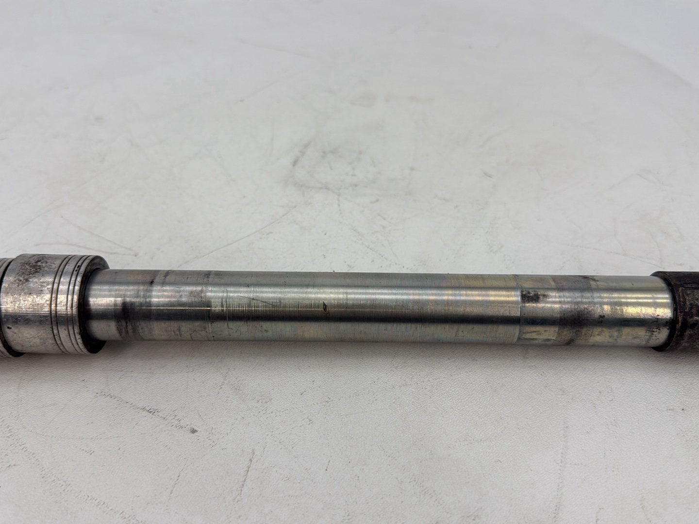 2007 - 2011 Harley-Davidson Touring Electra Glide Ultra Front Wheel Axle Bolt Shaft 41547-07A