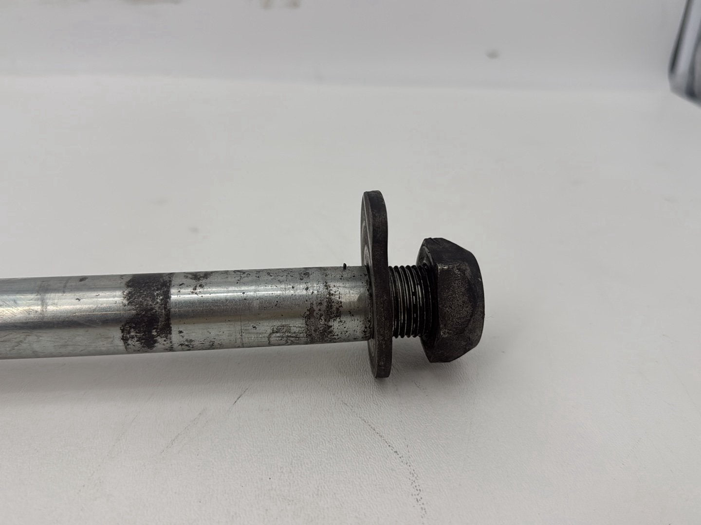2007 - 2011 Harley-Davidson Touring Street Glide Rear Wheel Axle Bolt Shaft 41056-09