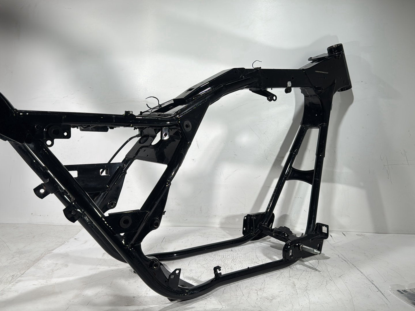 2005 Harley Electra Glide Touring Ultra FLHTCUI OEM Body Main Frame Chassis SLVG