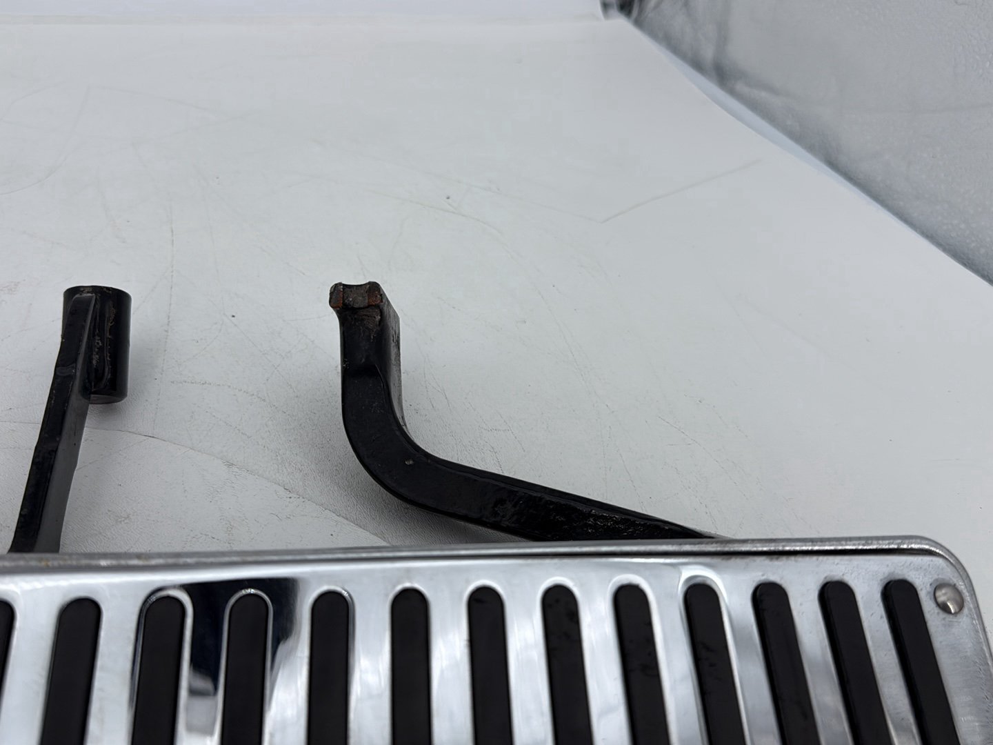 1999 - 2006 Harley-Davidson Touring Electra Glide Left Right Driver & Pass Floorboard Foot Rest 50621-79A