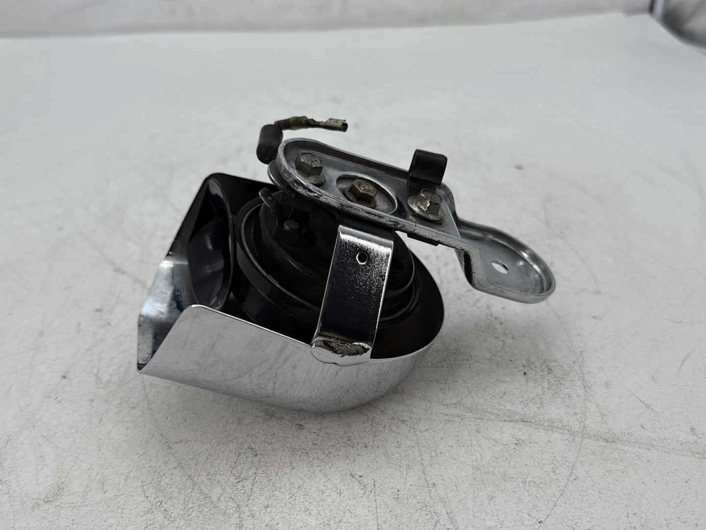 1997 Harley Softail Fat Boy FLSTF OEM Horn Signal Klaxon Chrome Cover 69012-93A