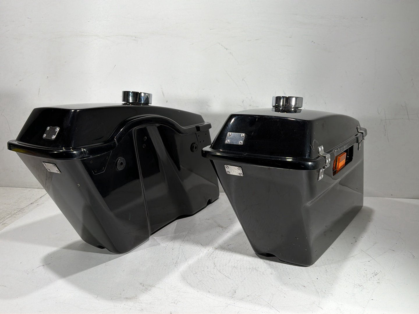 2009 Harley Road King Touring Police OEM Left Right Saddlebags Luggage NOKey