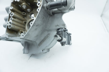 2007 - 2011 Harley-Davidson Touring Electra Glide Crankcase Shaft Engine Motor Cover 24653-06