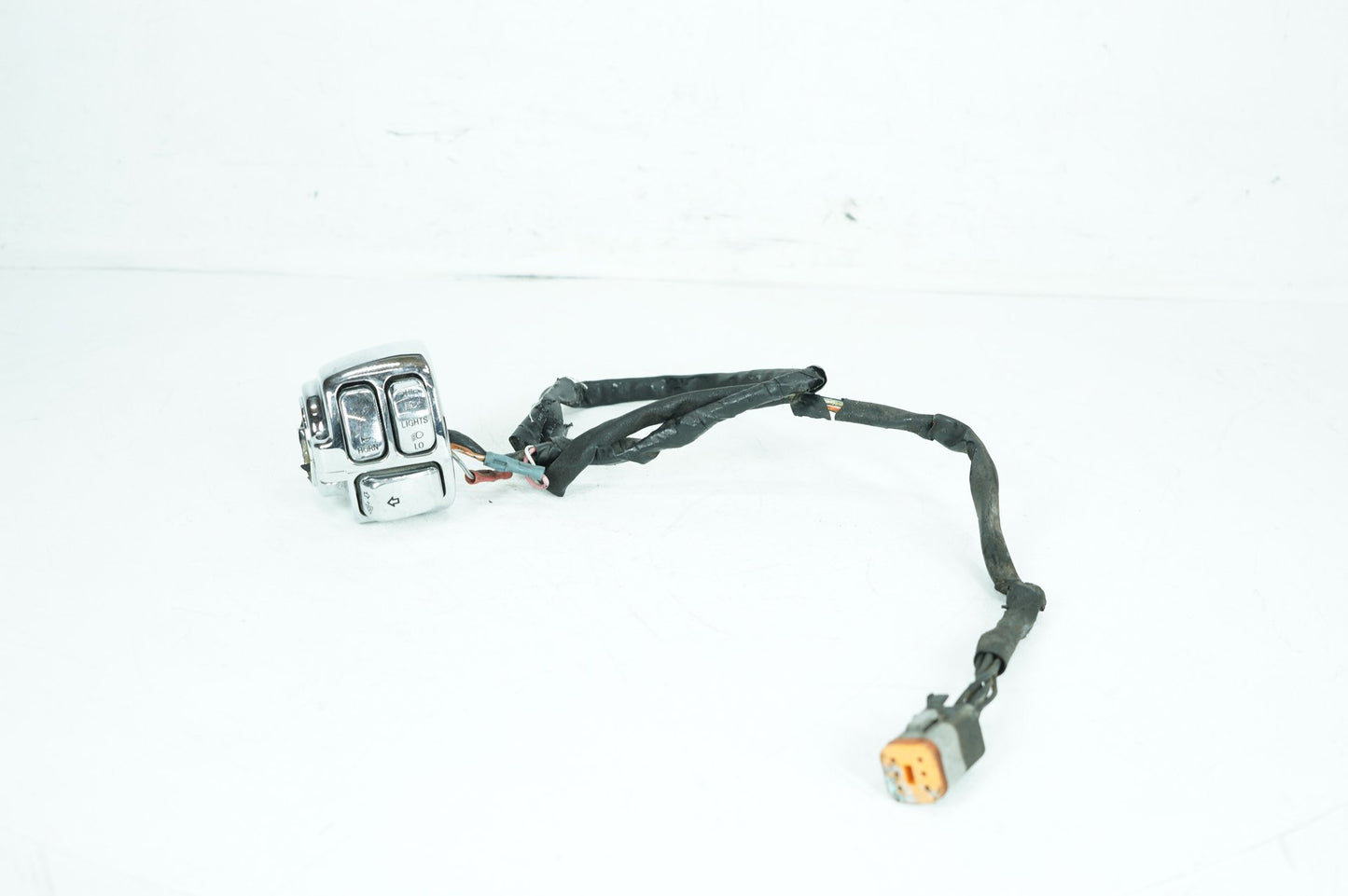 1999 - 2006 Harley-Davidson Dyna Wide Glide Left Turn Signal Headlight Switches Controls 71685-06A