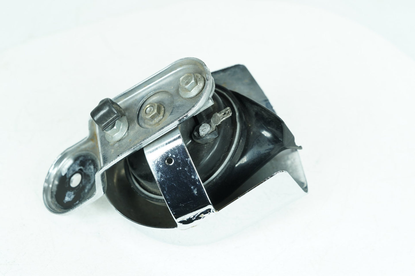 1999 - 2006 Harley-Davidson Dyna Low Rider Horn Signal Klaxon Chrome Cover  	69012-93A