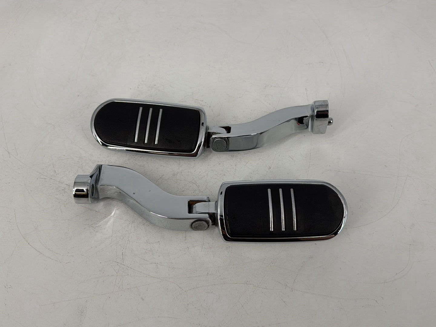 2008 - 2016 Harley-Davidson Touring Street Glide Passenger Left & Right Foot Pegs 49015-04A