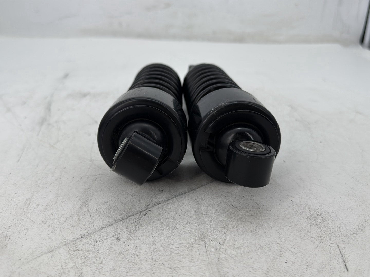 2007 Harley Street Glide Touring FLHX OEM Rear Left Right Shock Absorbers