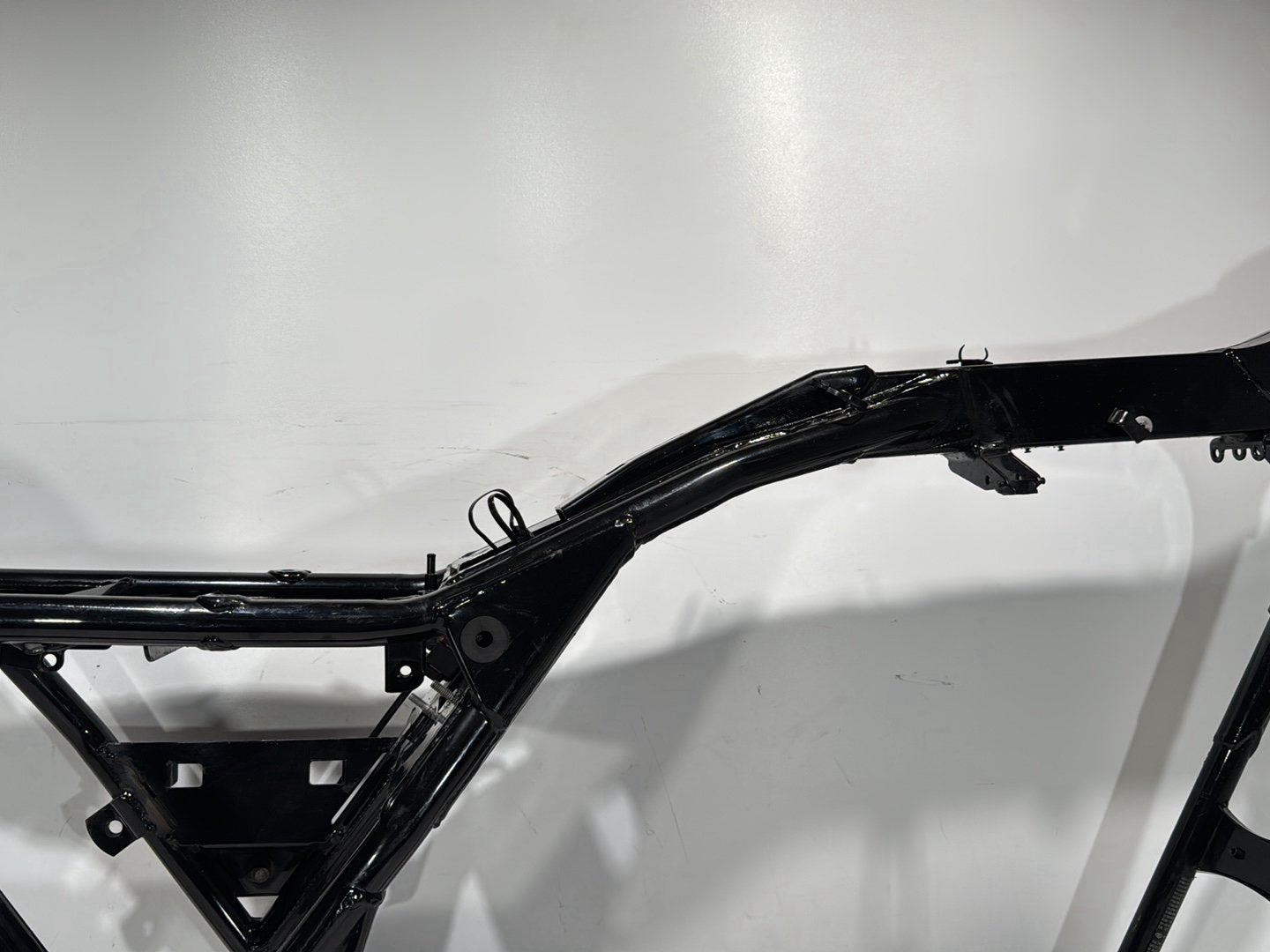 1999 - 2006 Harley-Davidson Touring Road King Body Main Frame Chassis CLN CLR  	47900-01