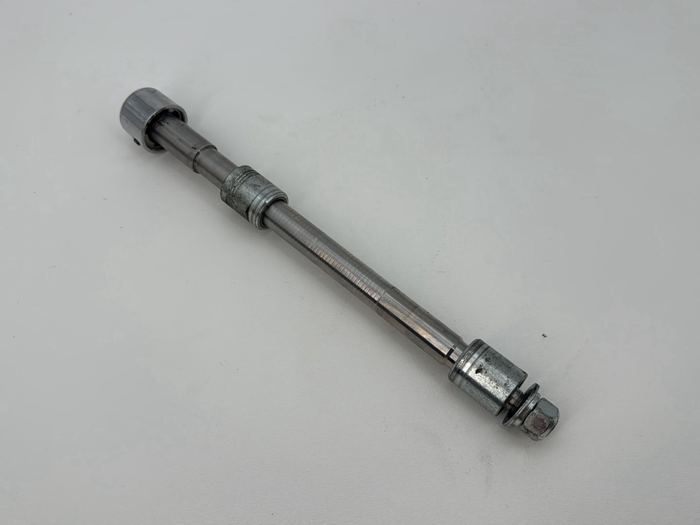 1999 - 2006 Harley-Davidson Dyna Wide Glide Front Wheel Axle Bolt Shaft 43346-83B