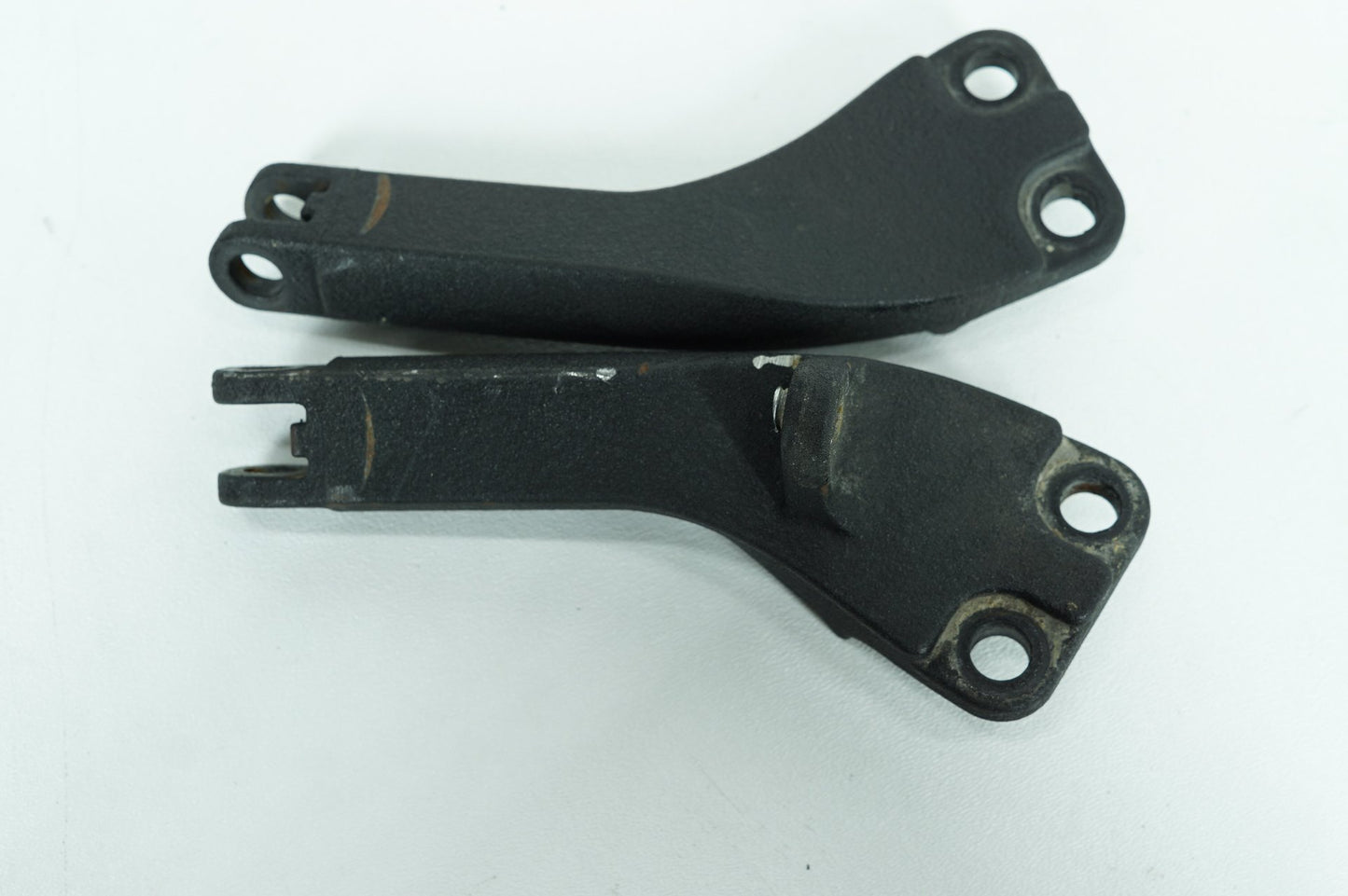2007 - 2017 Harley-Davidson Dyna Switchback Left Right Foot Rest Peg Support Bracket 49224-06A