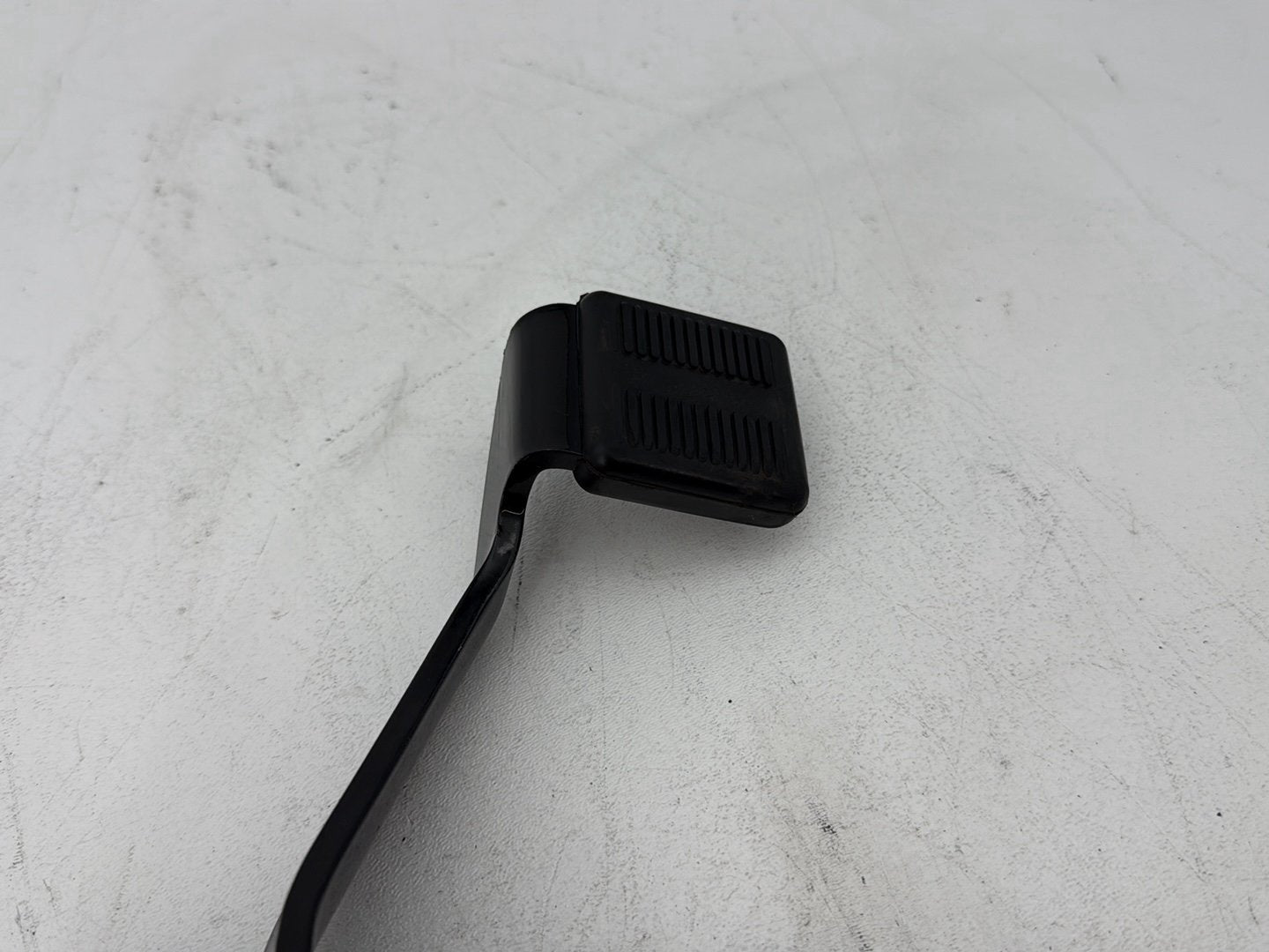 2006 Harley Dyna FXDWGI Wide Glide OEM Right Driver Foot Controls Peg Rest