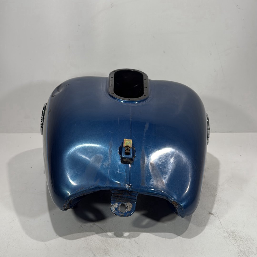 1999 - 2006 Harley-Davidson Touring Electra Glide Ultra Fuel Gas Tank Gasoline Reservoir  	61356-03