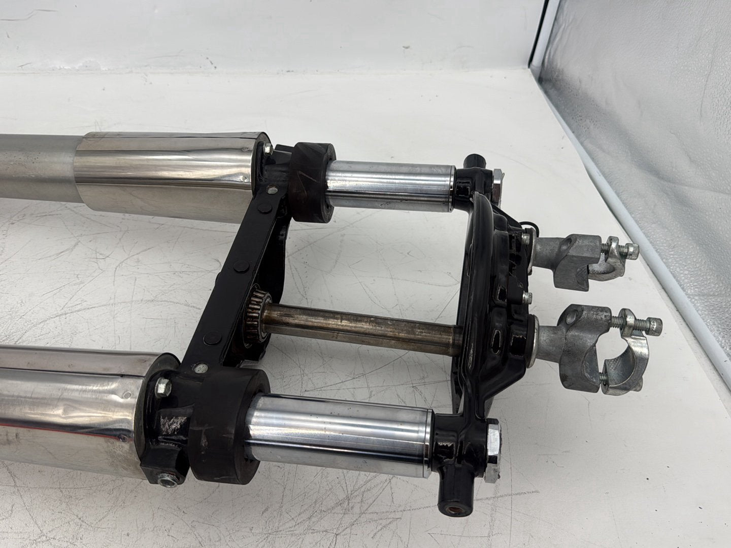 2004 Harley Touring FLHT Electra Glide OEM Front Triple Tree Set & LH RH Fork Legs Sliders