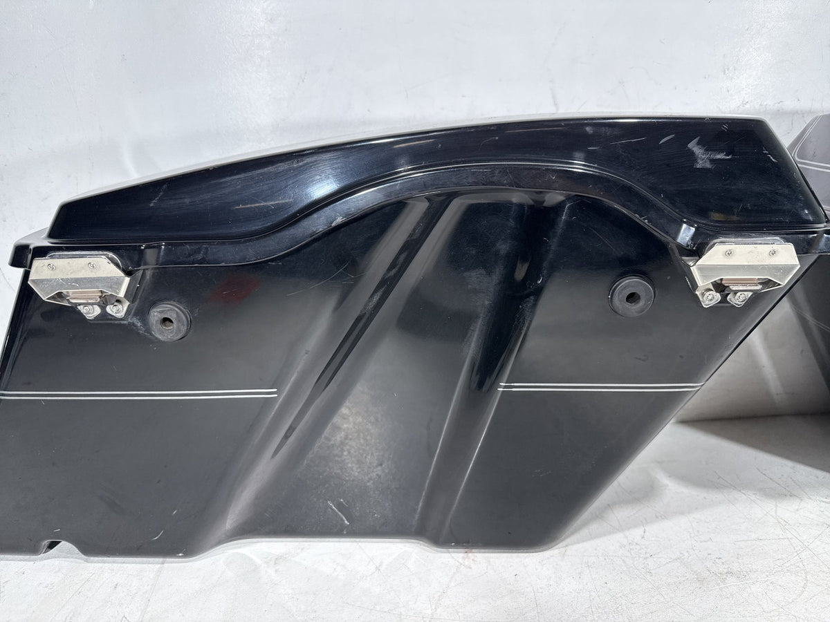 2009 Harley Electra Glide Touring Ultra OEM Left Right Saddlebags Luggage NOKey