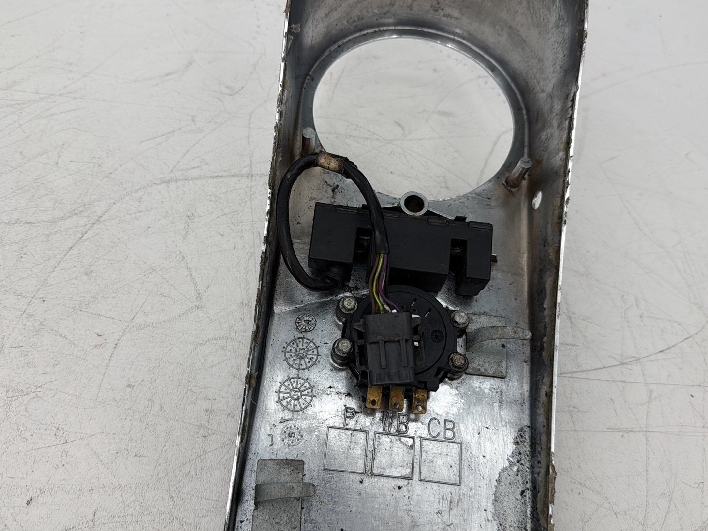 2006 Harley Touring FLHRI Road King OEM Fuel Gas Tank Dash Console NOKey