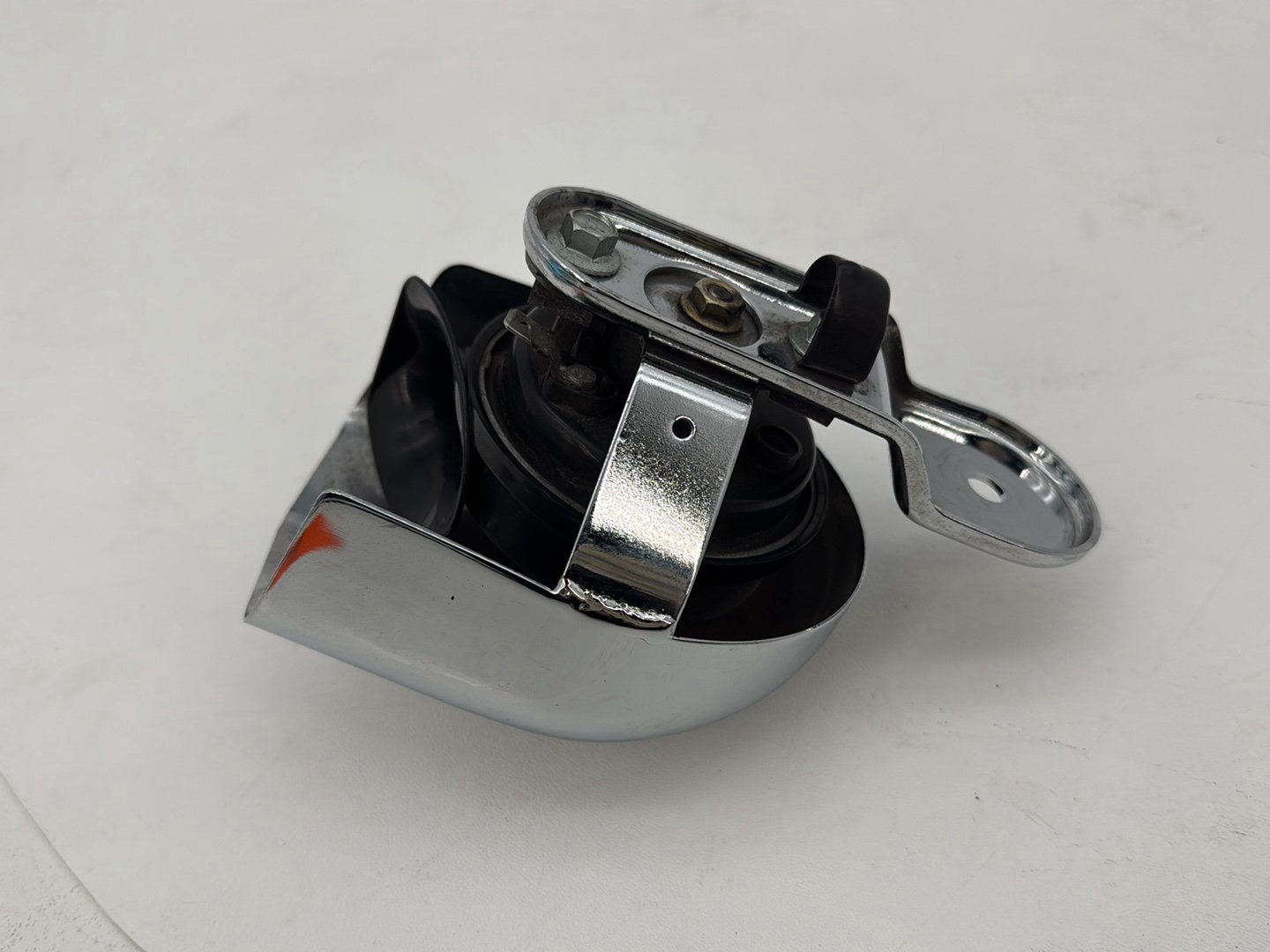 1999 - 2006 Harley-Davidson Dyna Low Rider Horn Signal Klaxon Chrome Cover 69012-93A