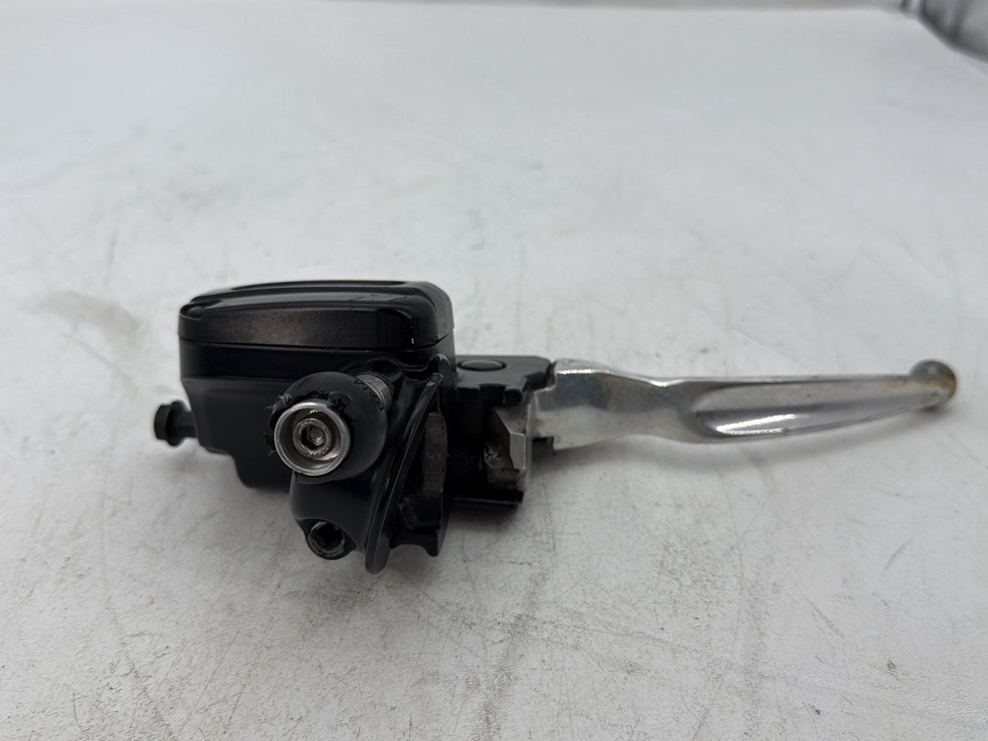 2017 Harley Road Glide Touring FLTRXS OEM Front Right Brake Lever Master Cylinder