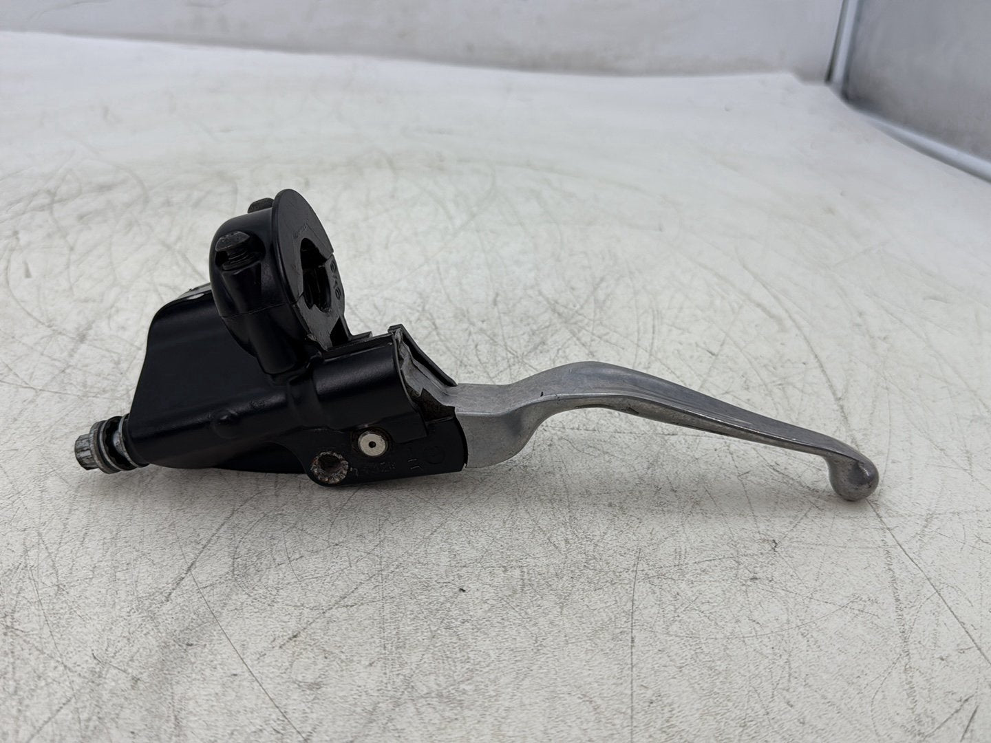 2012 Harley Dyna Super Glide Custom FXDCI OEM Front Right Brake Lever Master Cylinder