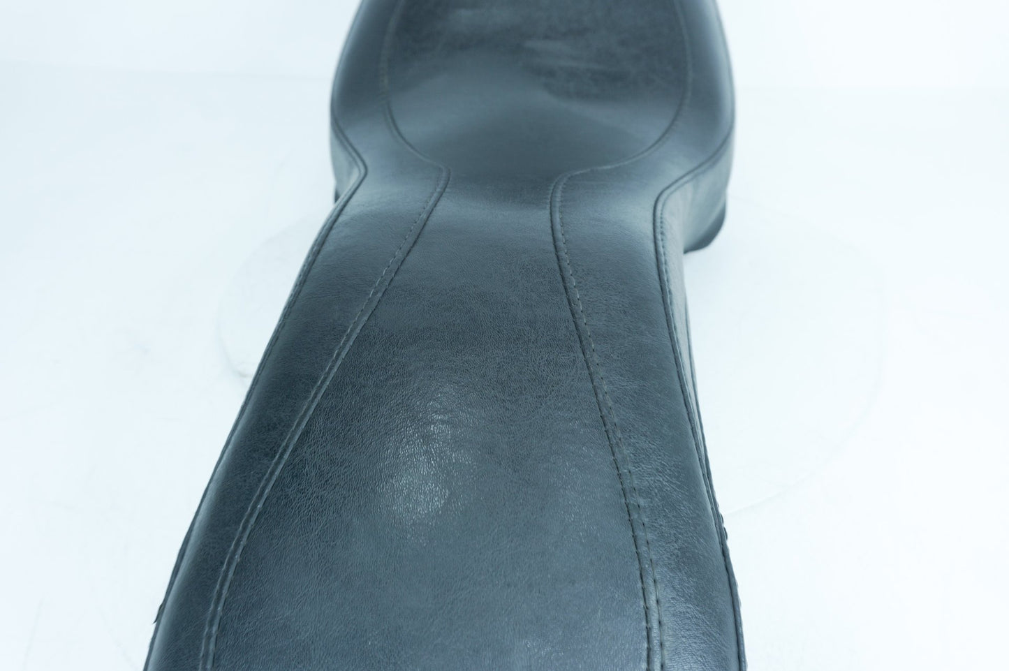 1999 - 2006 Harley-Davidson Softail Night Train Passenger Rider Driver Seat Saddle MUSTANG