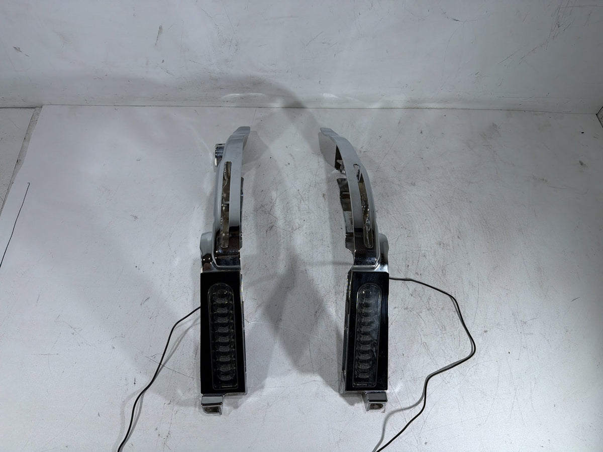 15 Harley Electra Glide Touring OEM Left Right Saddlebag Fender Struts Brackets