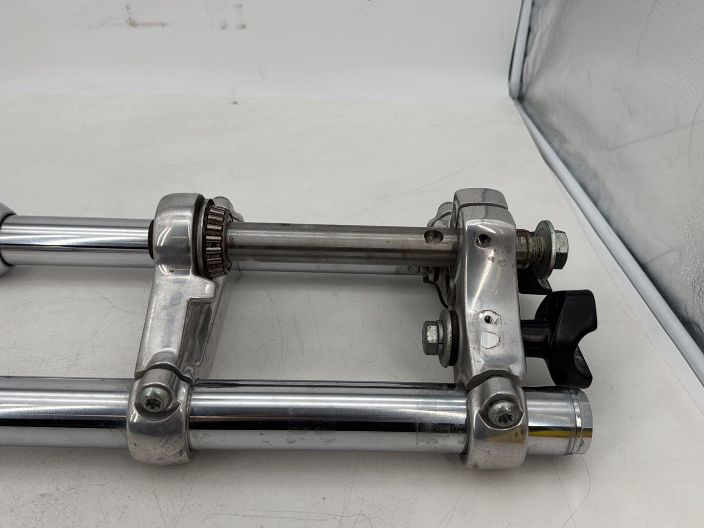 1999 - 2006 Harley-Davidson Dyna Super Glide Front Triple Tree Set & LH RH Fork Legs Sliders 45739-87 , 46076-04