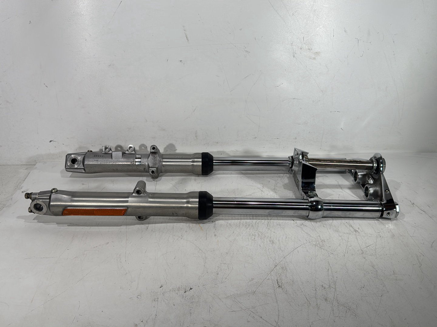 2003 Harley Dyna Wide Glide FXDWG OEM Front Triple Tree Set & LH RH Fork Legs Sliders