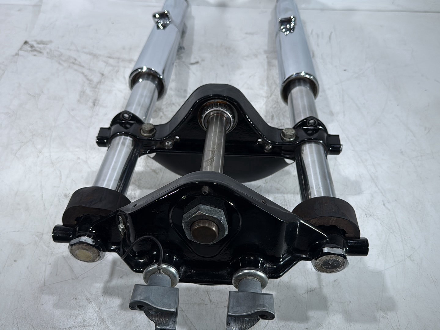 2007 Harley Touring FLHTC Electra Glide Classic OEM Front Triple Tree Set & LH RH Fork Legs Sliders