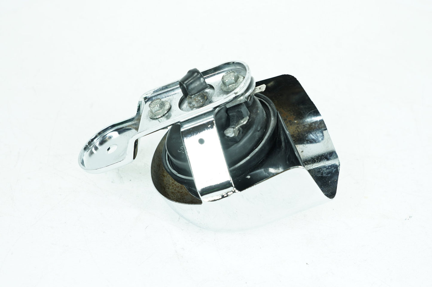 2000 - 2006 Harley-Davidson Softail Heritage Classic Horn Signal Klaxon Chrome Cover 69012-93A