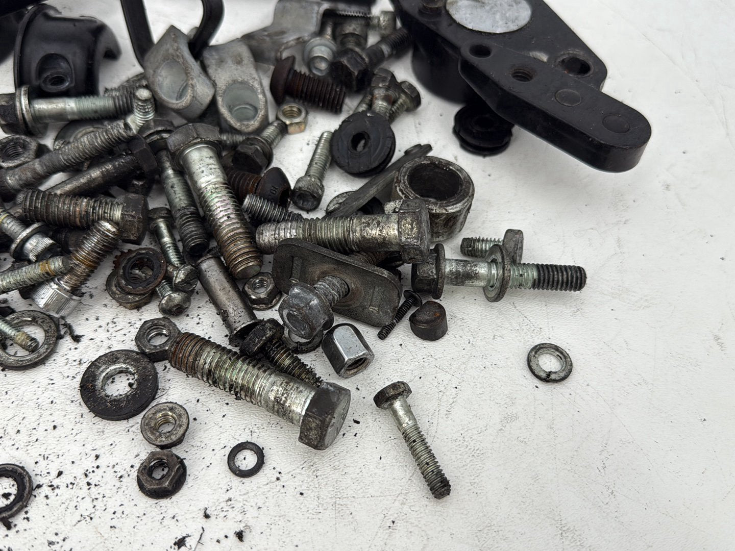 1999 - 2006 Harley-Davidson Touring Road King Police Hardware Bolts Nuts & Brackets w/ Left Right Swingarm Rear Fork Brackets