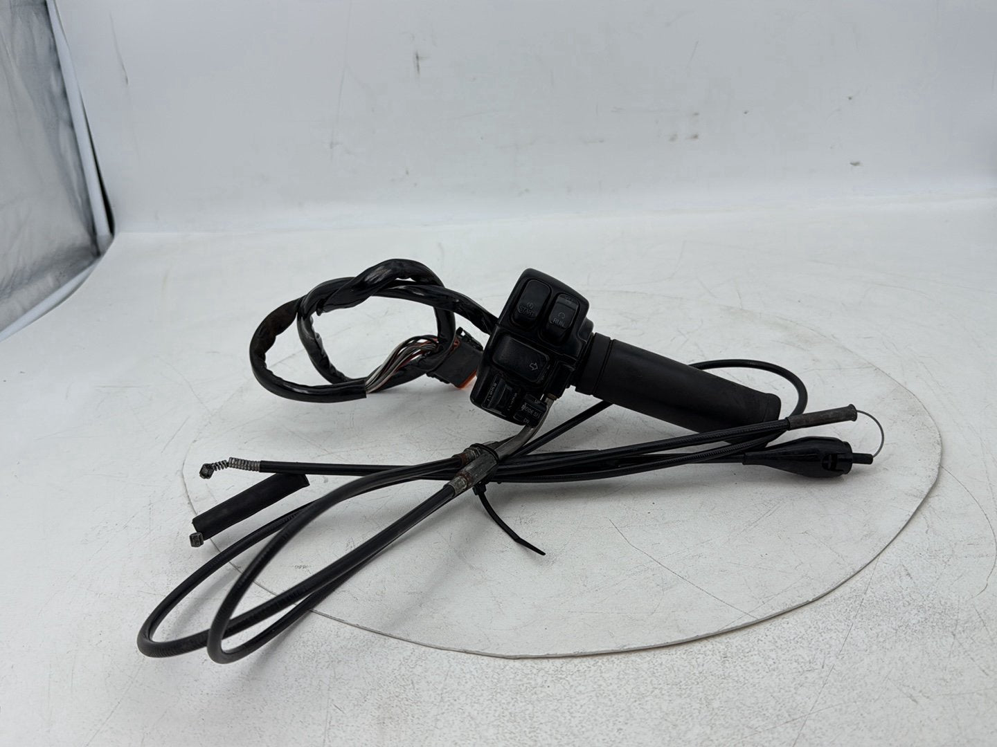 1999 - 2006 Harley-Davidson Touring Electra Glide Ultra Right Engine Start Kill Switches Controls 71684-06A