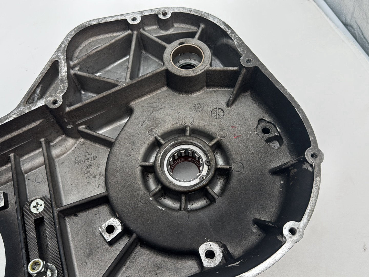 1999 - 2006 Harley-Davidson Touring Electra Glide Classic Inner Primary Clutch Cover 60677-01A