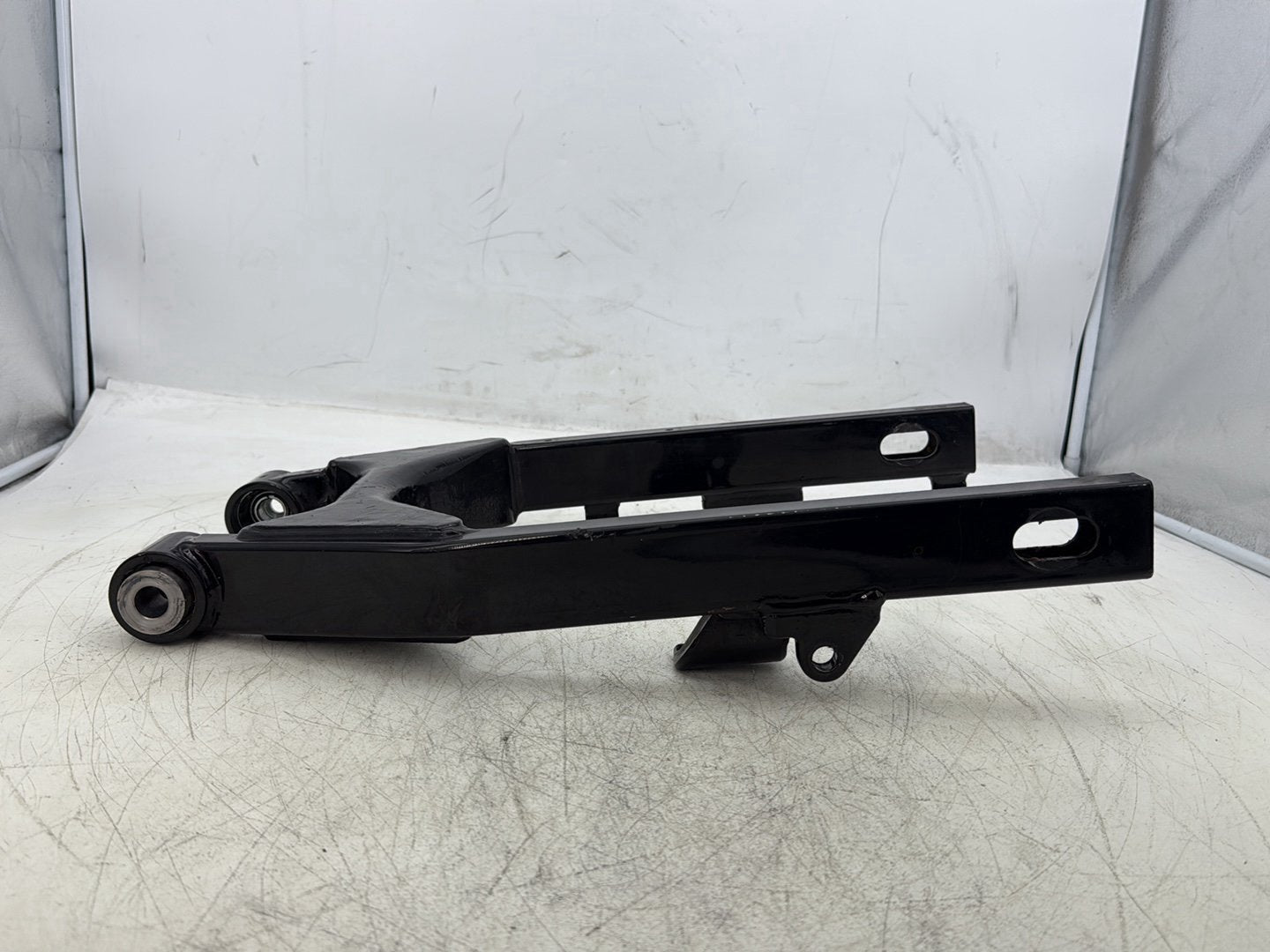 2004 Harley Dyna Super Glide FXDI OEM Rear Fork Swingarm Swing Arm
