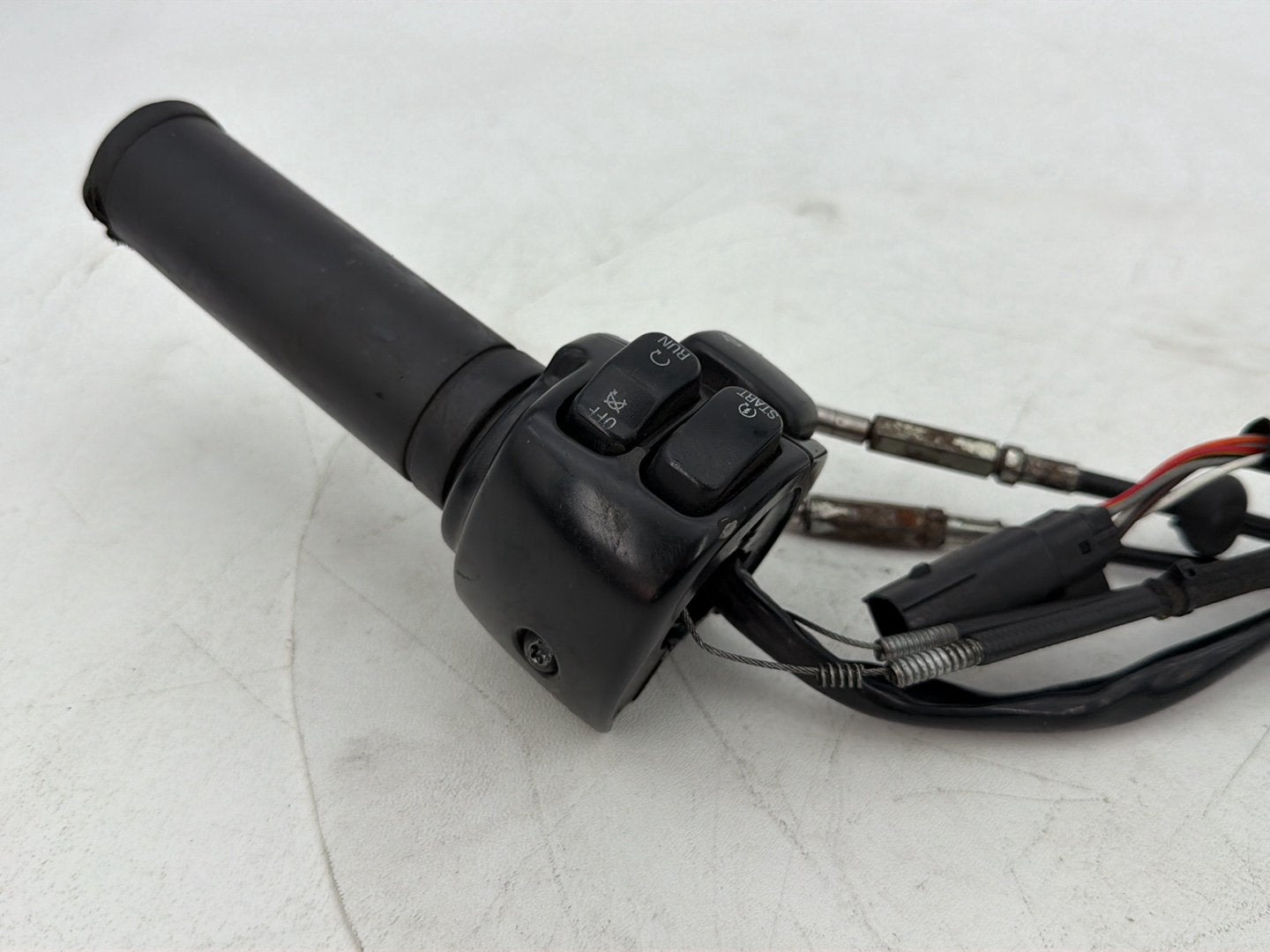 2007 - 2017 Harley-Davidson Dyna Super Glide Custom Right Engine Start Kill Switches Controls 71589-96B , 56421-06