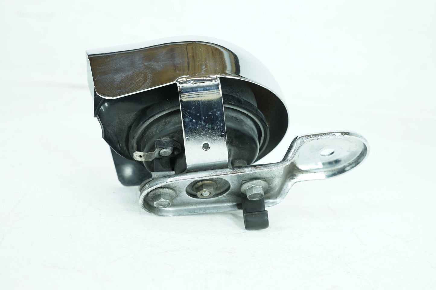 1999 - 2006 Harley-Davidson Dyna Street Bob Horn Signal Klaxon Chrome Cover 69012-93A