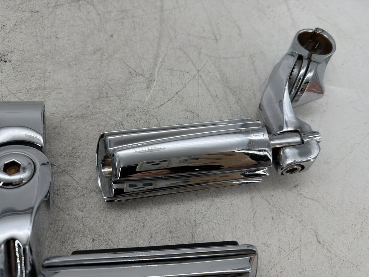 2004 Harley Electra Glide Touring Ultra OEM Front Right Left Highway Foot Pegs