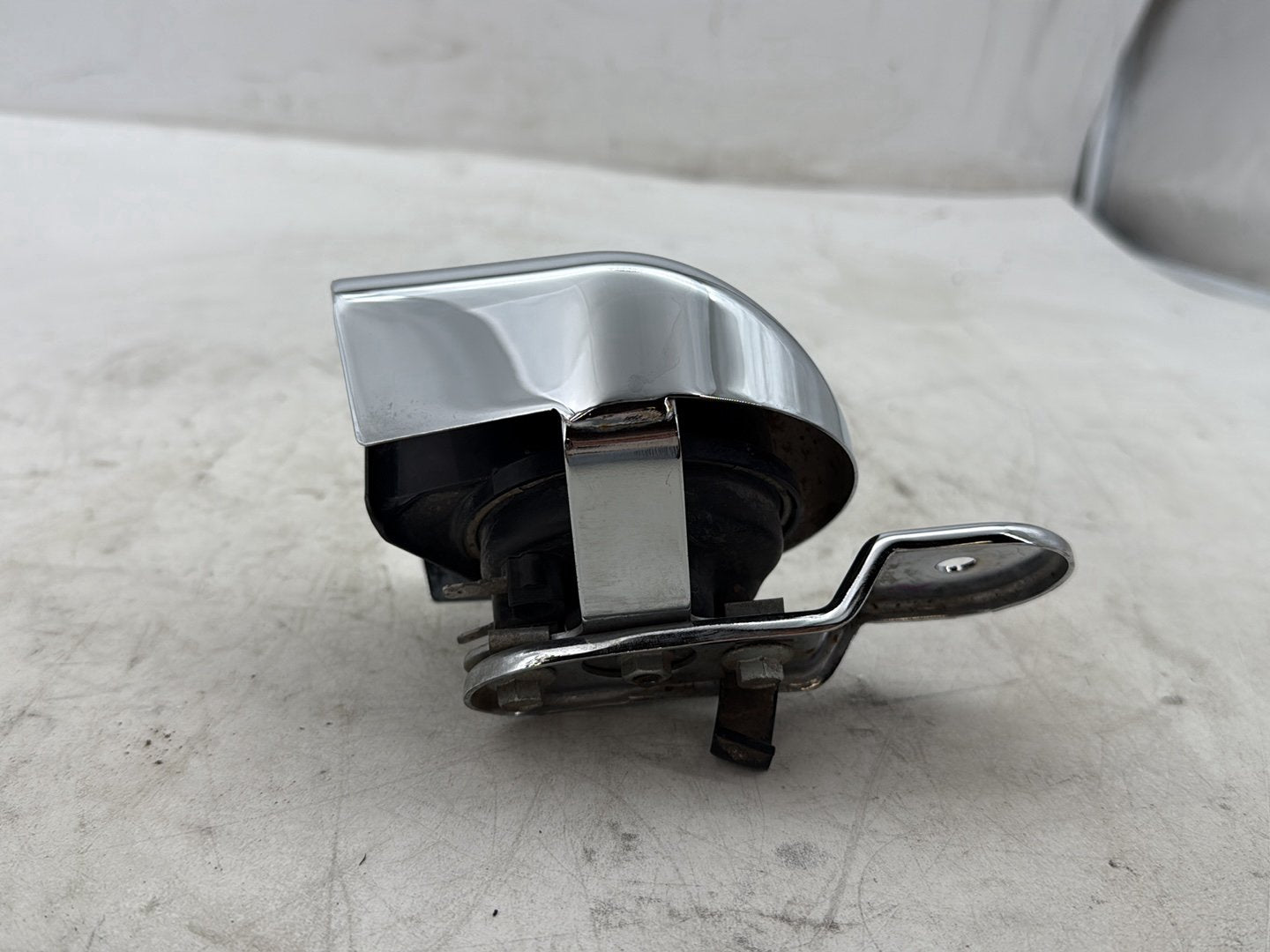2012 Harley Dyna FXDF Fat Bob OEM Horn Signal Klaxon Chrome Cover