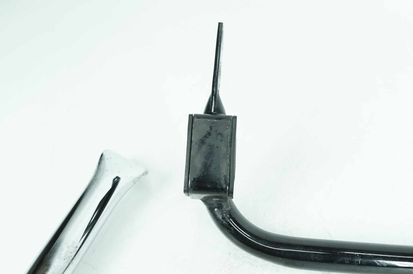 1999 - 2006 Harley-Davidson Touring Electra Glide Classic Rear Left Right Saddlebag Guard Rails Bar  	49194-85