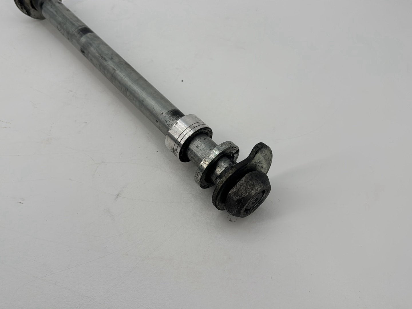 2007 - 2012 Harley-Davidson Touring Road Glide Rear Wheel Axle Bolt Shaft 	41056-09