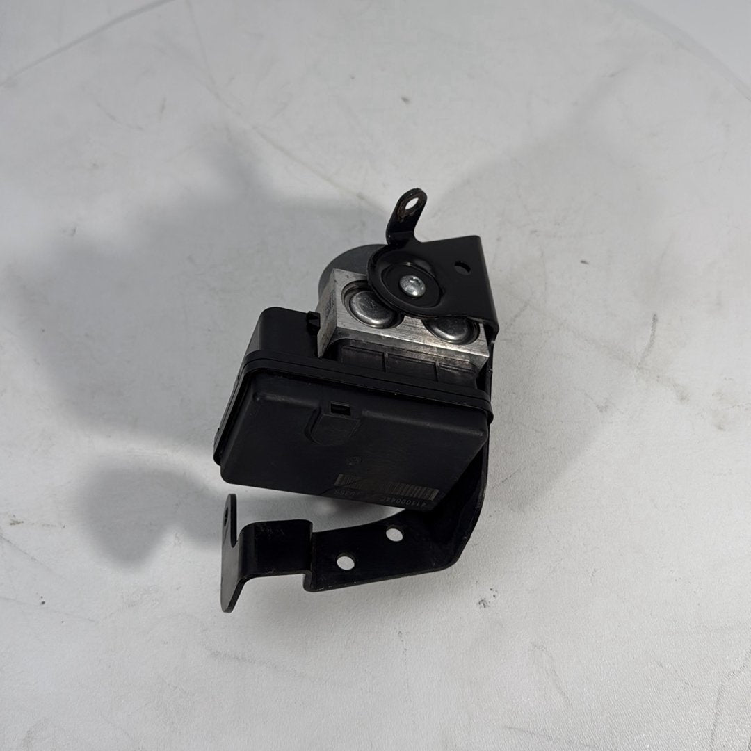 2017 - 2026 Harley-Davidson Softail Heritage Classic 114 ABS Brake Pump & Control Module 41100044C