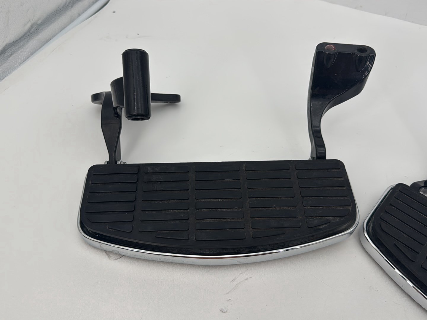 1999 - 2006 Harley-Davidson Dyna Low Rider Left Right Driver Floorboard Foot Rest 50614-06